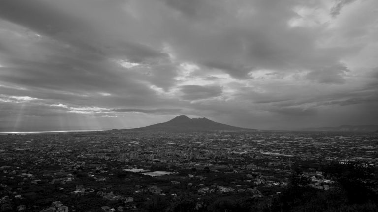 1-SOTTO LE NUVOLE_©GIANFRANCO_ROSI 1